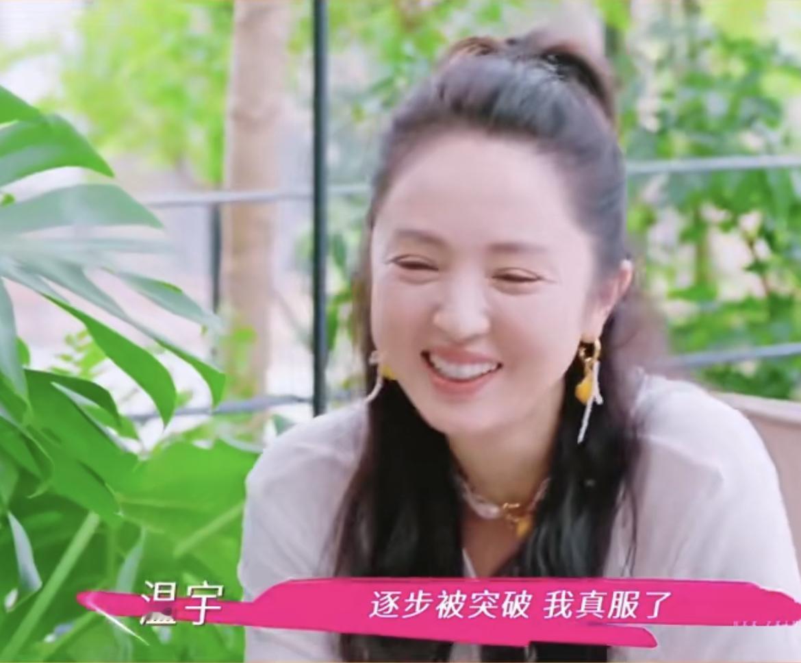 董璇是铁了心要为张维伊生二胎了。身边的朋友闺蜜各种旁敲侧击地劝她，佟丽娅说：生不