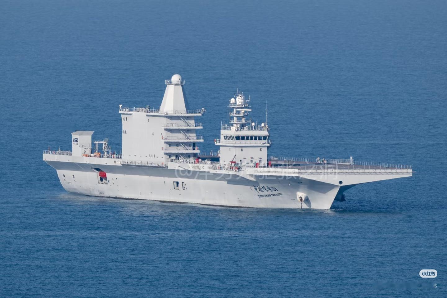 中船探索01号新图电磁弹射车横空出世后，这种平甲板的优势似乎就只有降落了。毕竟类