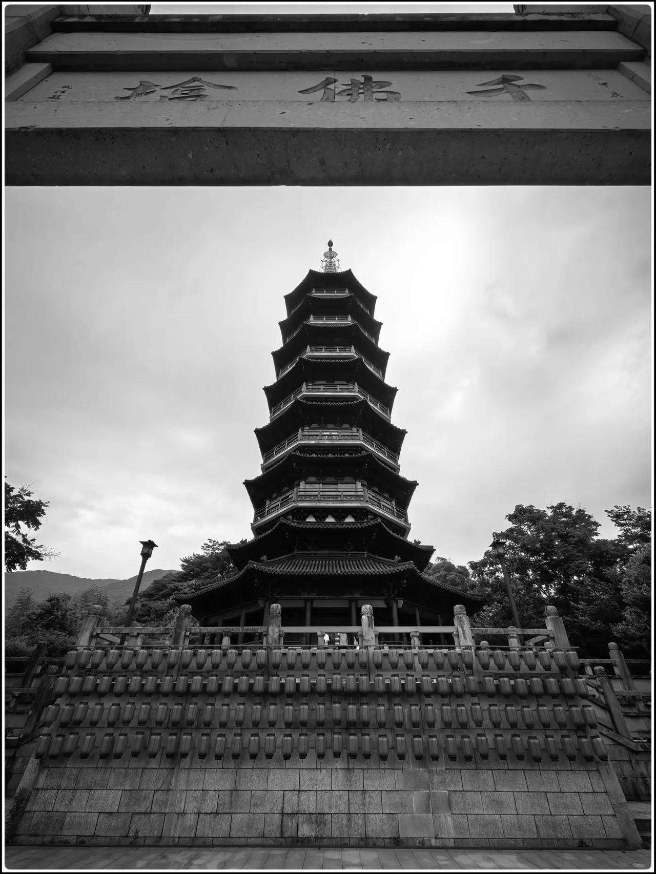 什么是科学精神？如果有人告诉你：死人复活了。你应该：不是立刻相信