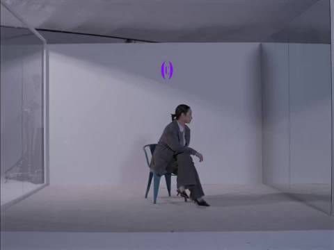 秦海璐飞扬眼线##秦海璐大红唇# 秦海璐《时装》封面令人惊喜，飞扬的眼线配以大红唇妆造，直接气场全开