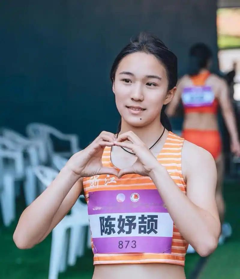 陈妤颉为什么能成为家长眼中别人家的孩子。 看完他的走训日常，也许就明白了。