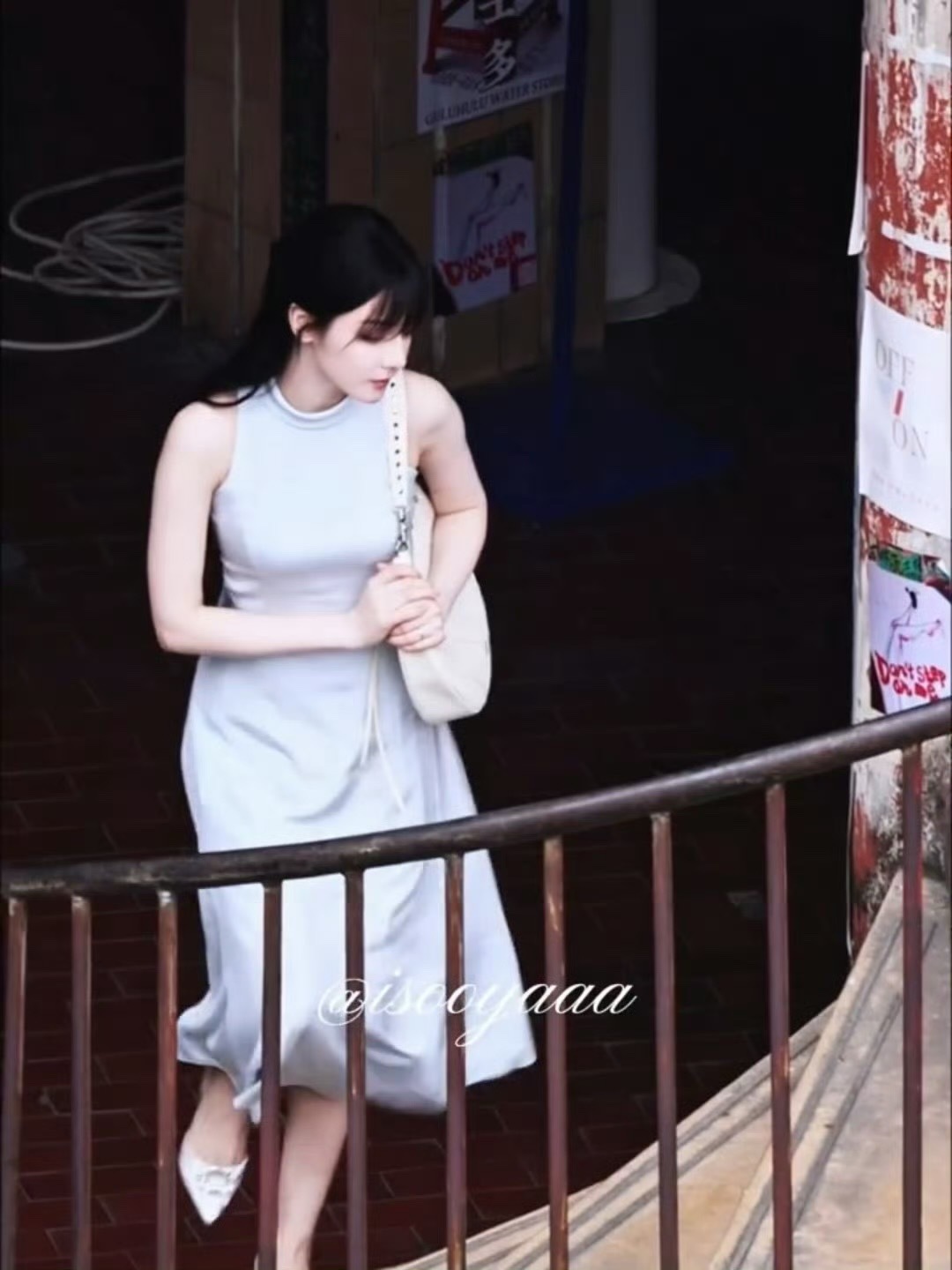 迪丽热巴卫蓝白色连衣裙好美的迪丽热巴，好美的卫蓝新皮肤美晕谁了我不说​