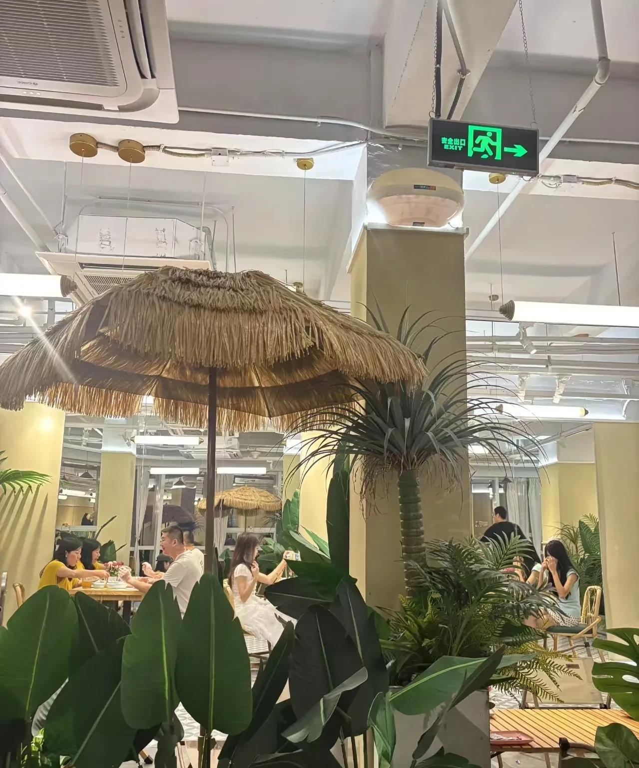 小姑子生了六个孩子，以前我觉得她挺幸福的，但现在我觉得她很可悲。我的小姑子出嫁