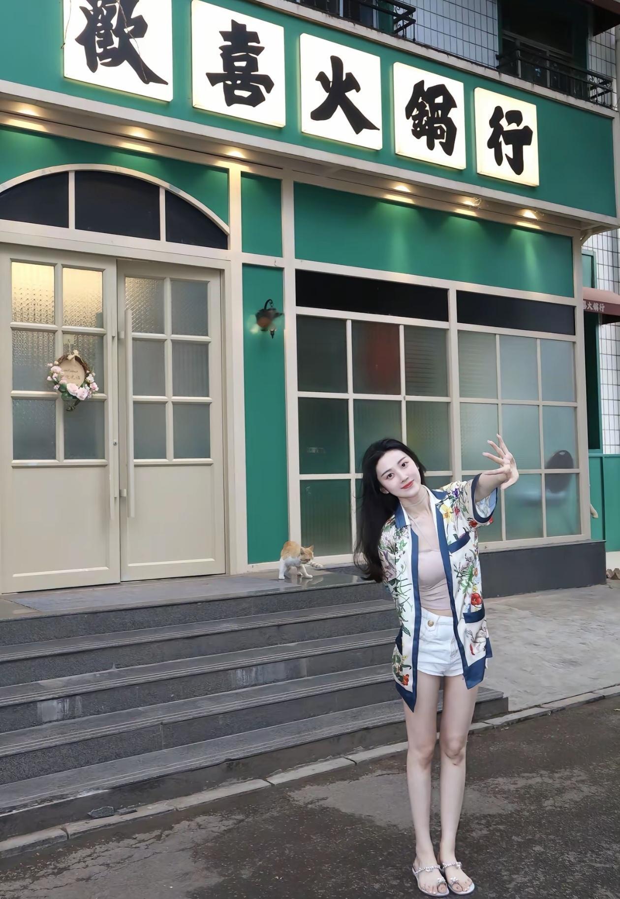 打卡“欢喜火锅行”，美食与美景齐聚！🍲🌿