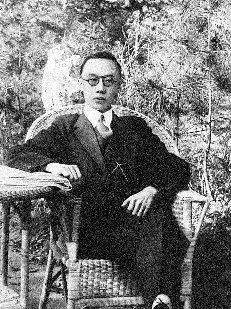 1964年，末代皇帝溥仪在周恩来总理安排的南下参观活动中，首次以普通公民身份来到