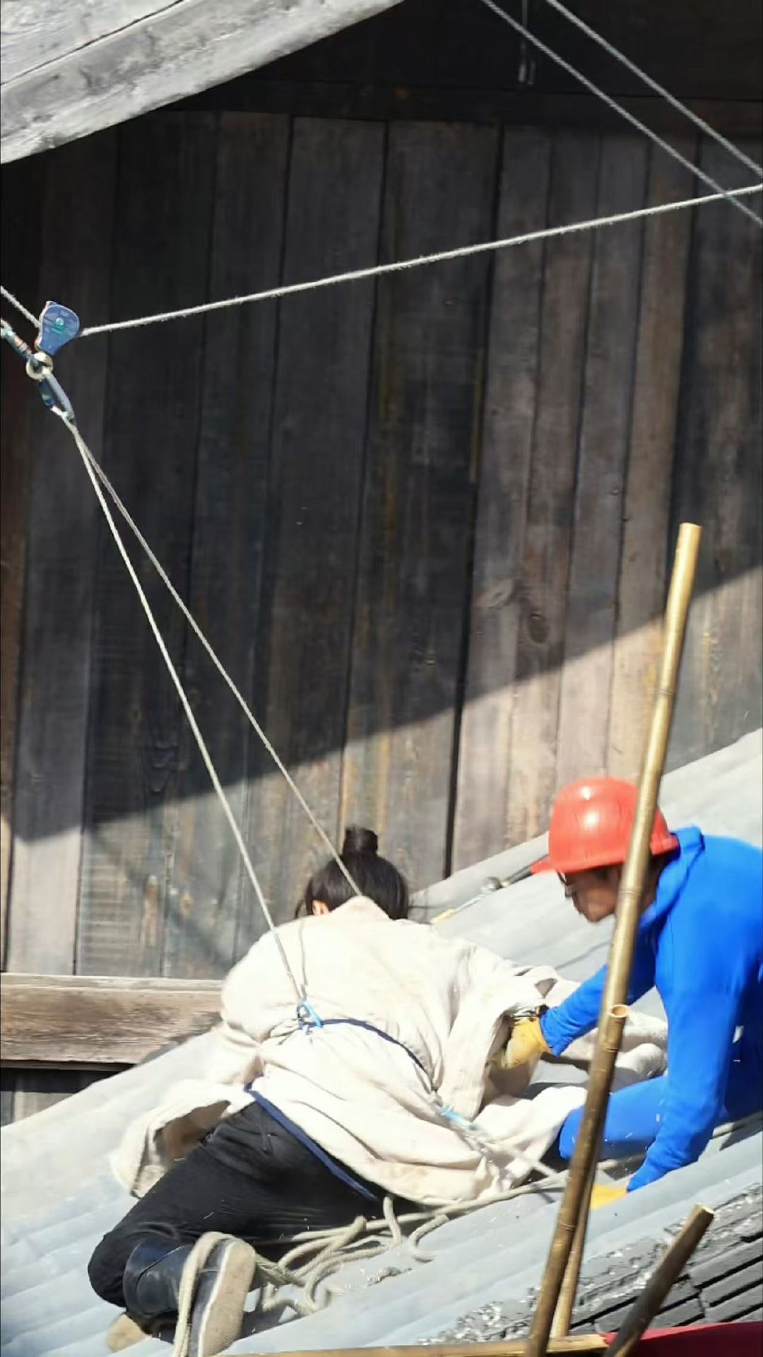 两京十五日威亚问题两京十五日威亚安全问题据悉，演员成毅在拍摄电视剧《两京十五