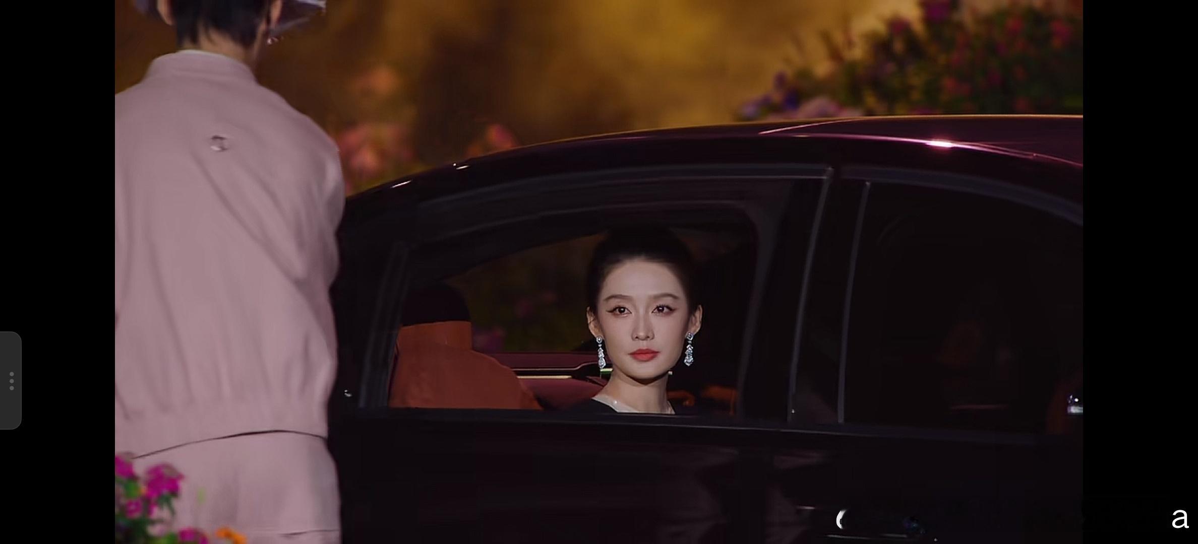 刷了一圈vogue盛典百花齐放，梅赛德斯奔驰真的很适配，时髦精的移动美学[手