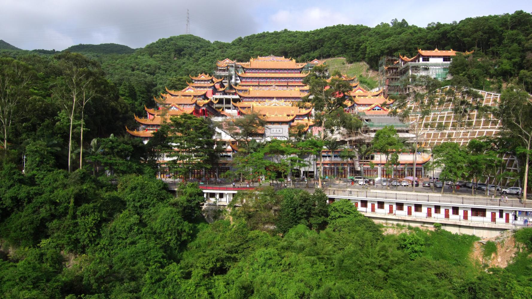 航拍东莞虎门最大庙大岭山