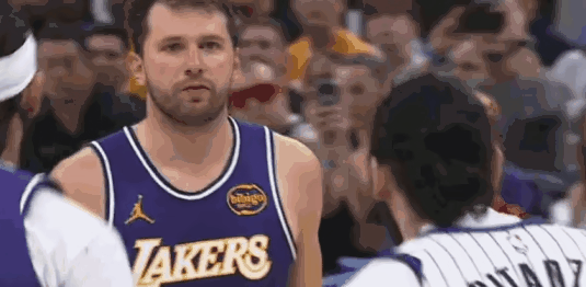 湖人105-104绝杀魔术，有喜有忧喜的是湖人在客场105-104绝杀了魔