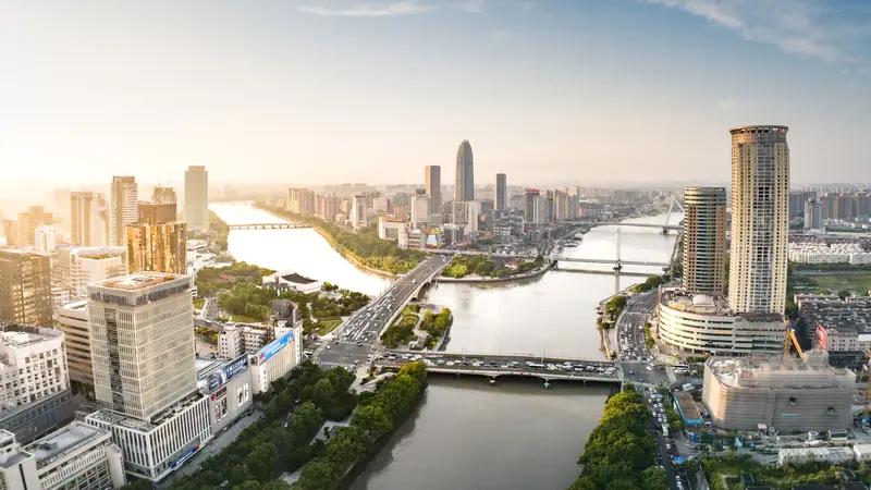 宁波这座城市，就像一位低调的实力派选手。外国媒体对它赞誉有加，摩尔多瓦记者喜欢这