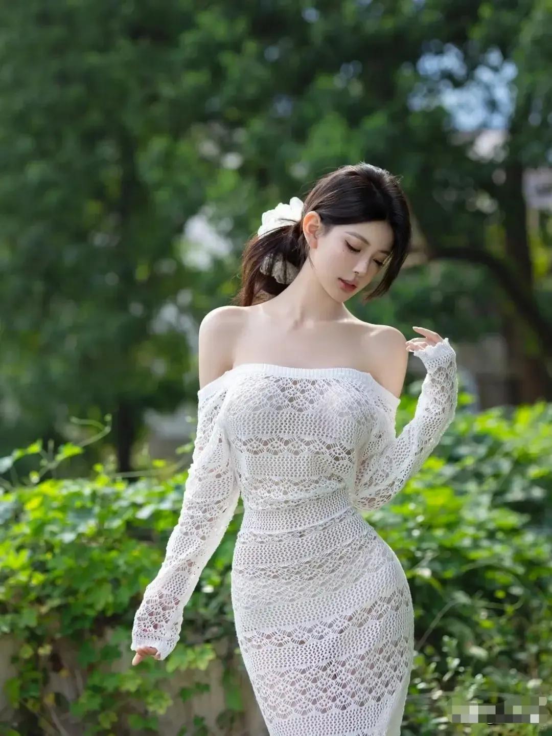 红尘美景皆过客，人生一梦百世修，愿做凡尘一朵莲，出泥不染水中仙。