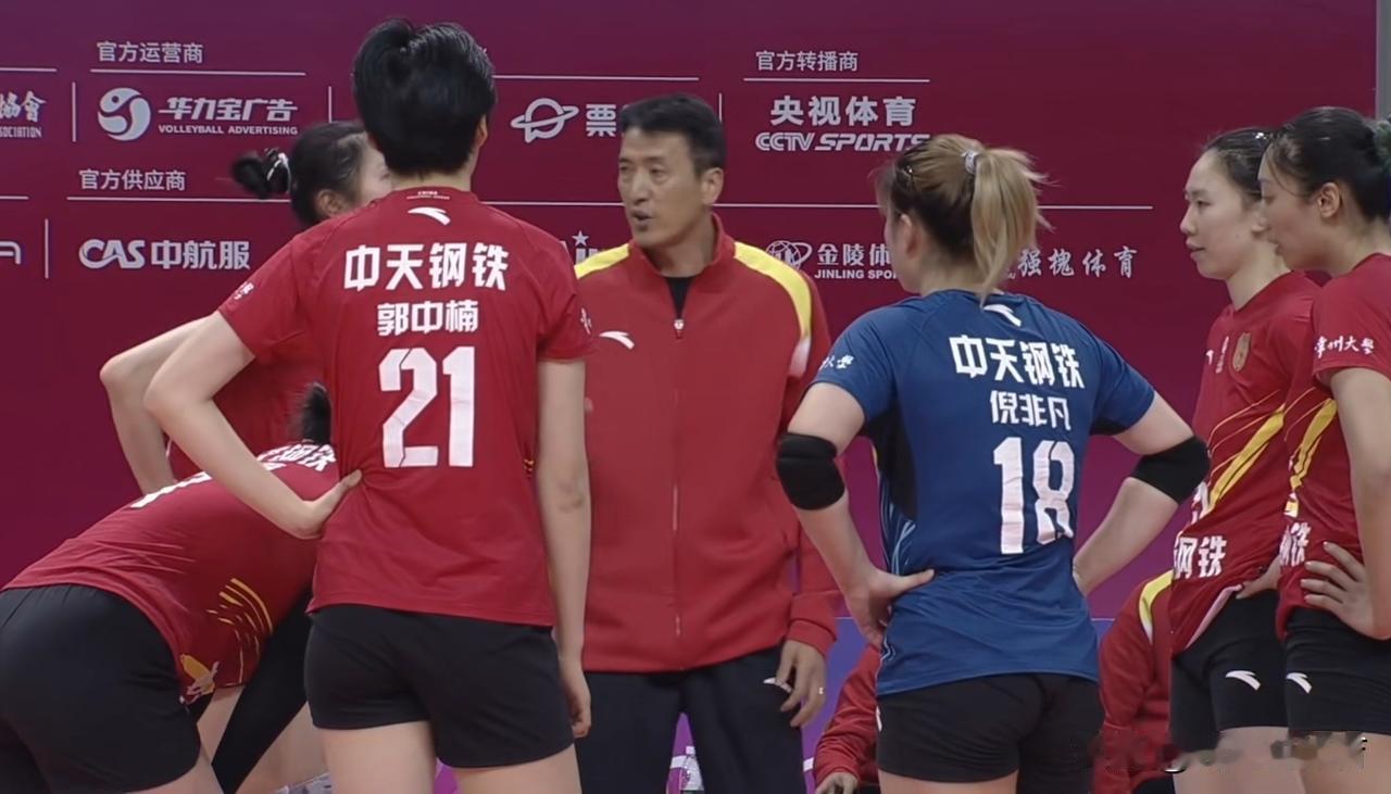 津苏女排大战以江苏最终逆转取胜而结束，都说天津女排是年轻球员，其实江苏这批队员也