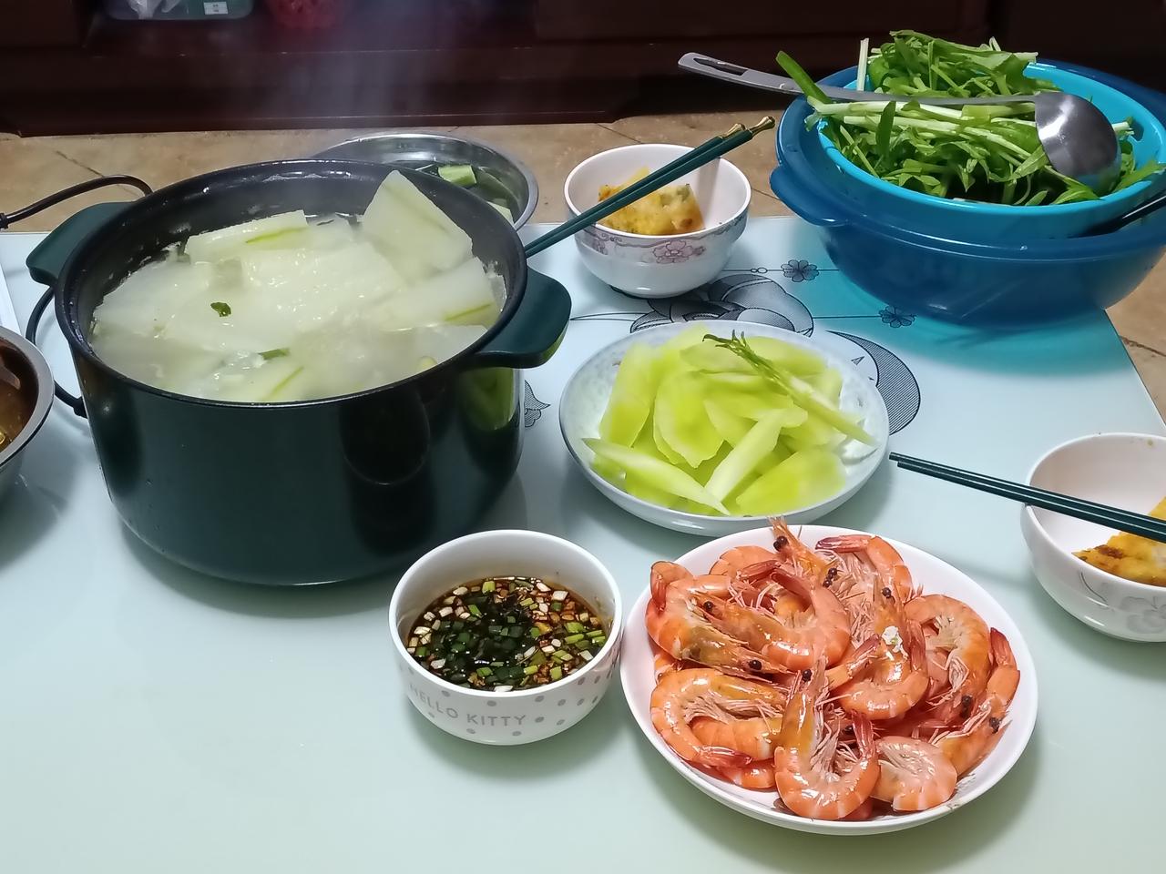 今天伙食太好了！真香啊！明天看看会有什么菜？晚餐吃的都开心今天吃得很香甜