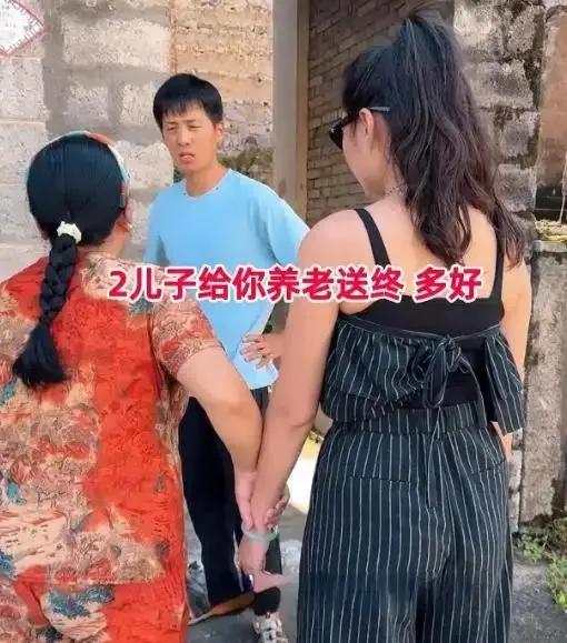 男子今年35岁了，一直在忙生意，耽误了婚事，媒人给介绍了一个对象，高子高挑，穿着