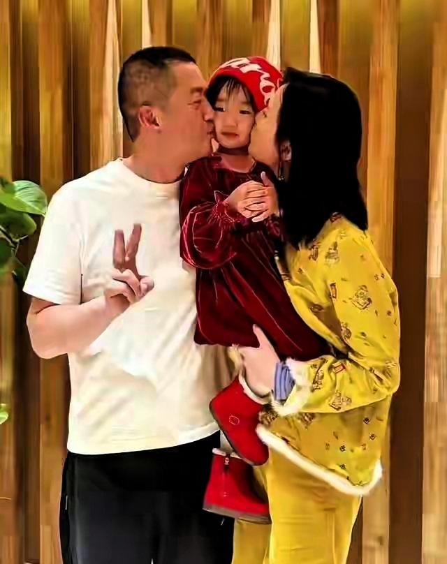 李亚鹏被爆累计负债欠28.6亿，离婚是无奈之举，女方注册多家公司三岁孩子刚