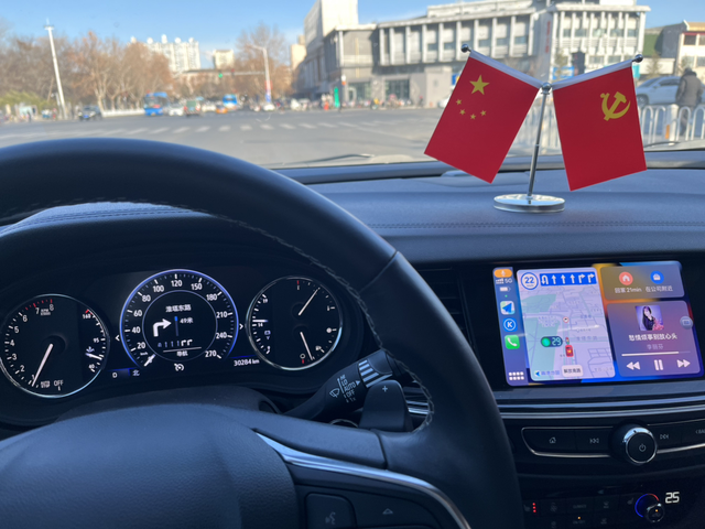 君威日常使用快三年了，好快！车子很稳，行驶可以。油耗正常B级车水平