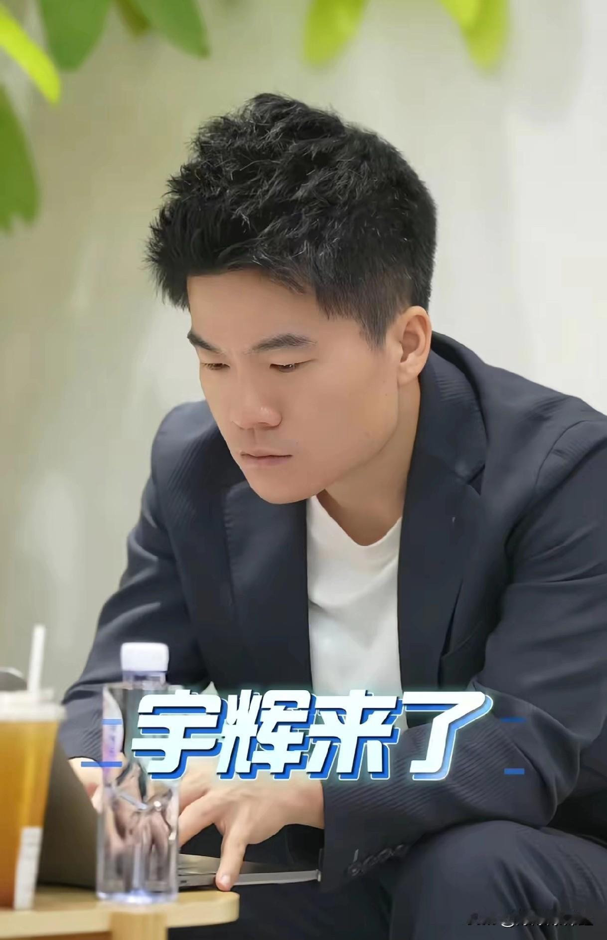真没想到，二十多岁的京东，现在竟然被成立才两年的“与辉同行”搞得这么焦虑。以