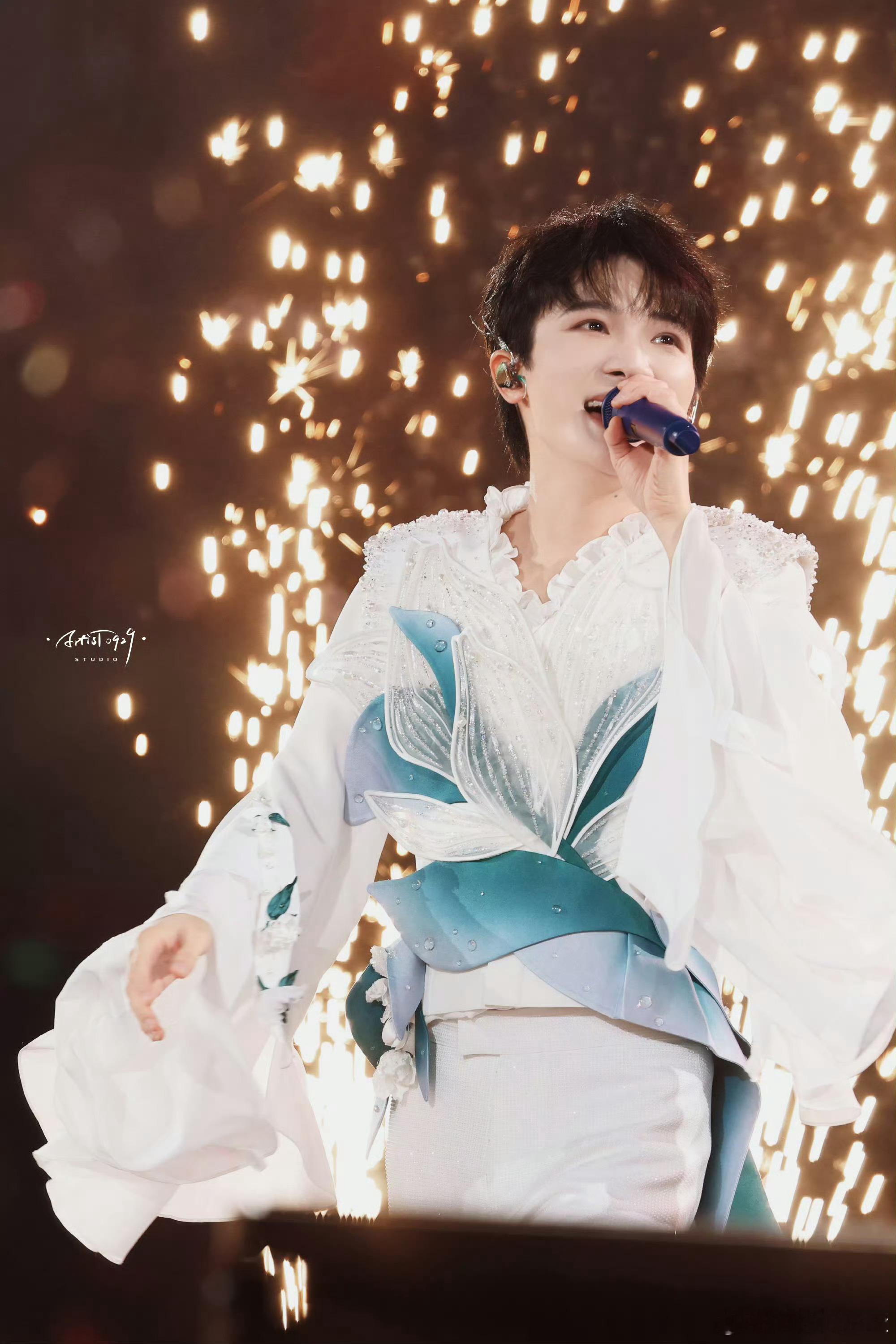 周深将亮相中国电影120周年活力之夜中国电影120周年活力之夜周深我会准时收看的