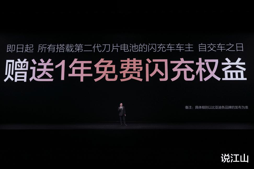 92号汽油，3月23号起，重回9元时代。加满一箱油，得多掏上百块。这钱花得憋