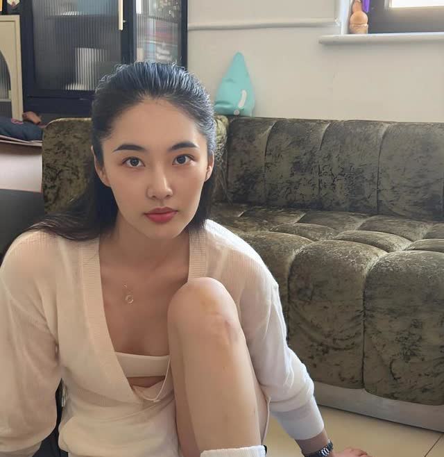 体操运动员退役后当模特这位美美的姑娘是85年的，南京的她原是国家艺术体操