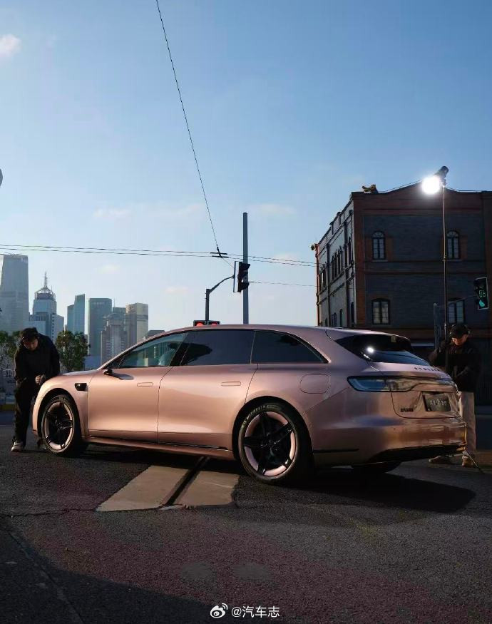 一直觉得的S9T的银色、绿色不错，符合气质~这下粉色来了，竟然还有新的同色轮毂享