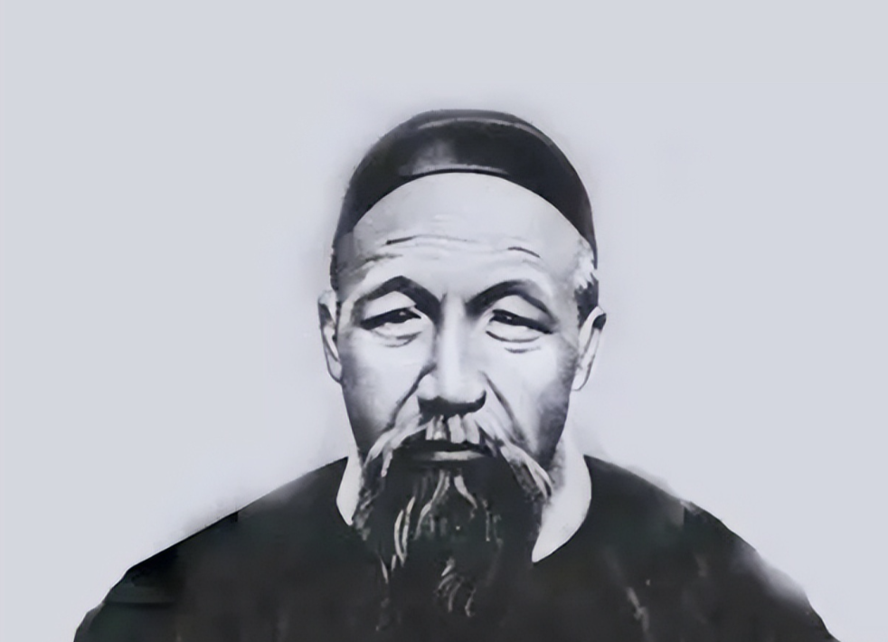 1852年的一个深夜，曾国藩刚为母亲守灵整夜，疲惫地从灵堂走出。那一刻，手下康福