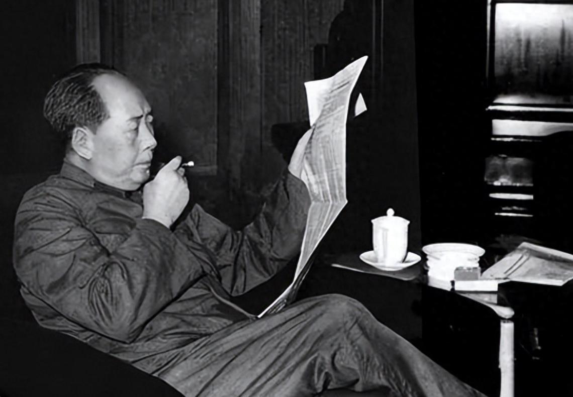 建国初期空军司令员被举报贪污，毛主席深夜召见后，仅凭眼力就看出问题所在？194