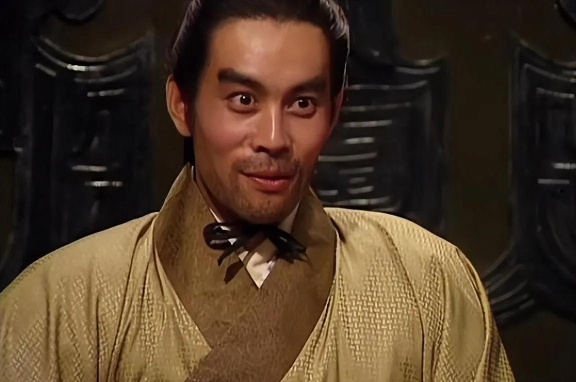为啥三国演义中吕布总是喜欢认主子为义父呢？这样做有三个好处，一，消除所有人的猜忌