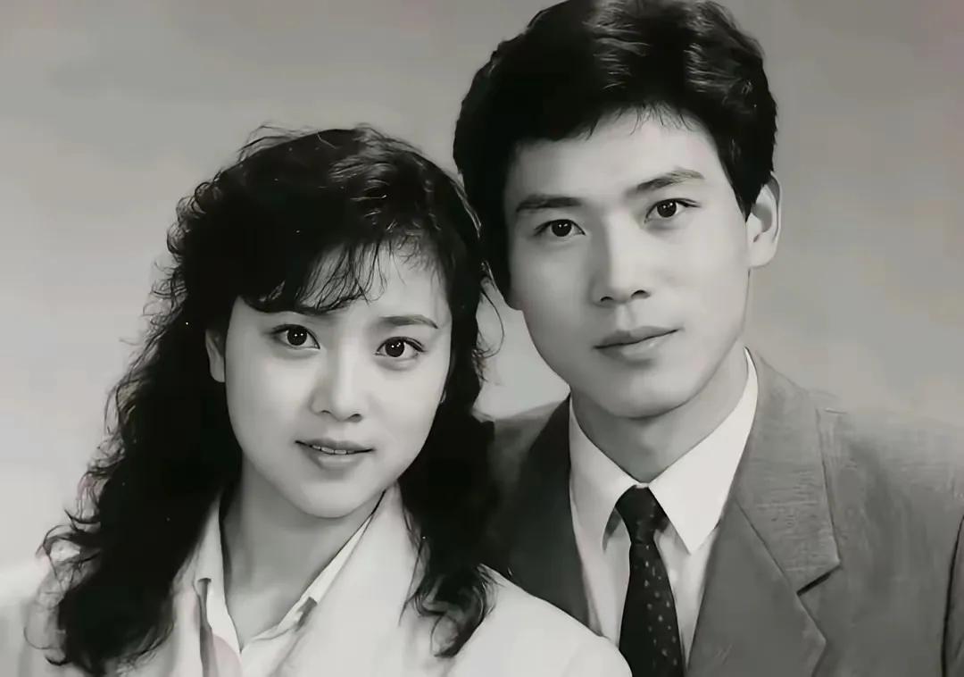 谁还没有年轻过！看他们年轻时的模样，绝对是金童玉女，不输任何明星！