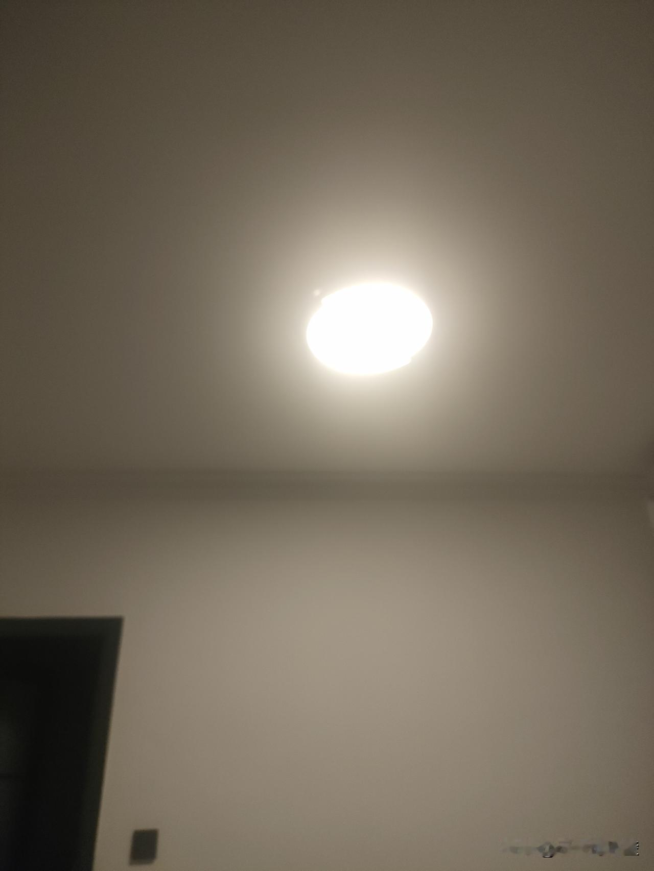 说起相亲的尴尬瞬间，我可有一肚子话要唠。上次我妈非拉着我去相亲，对方是个男生