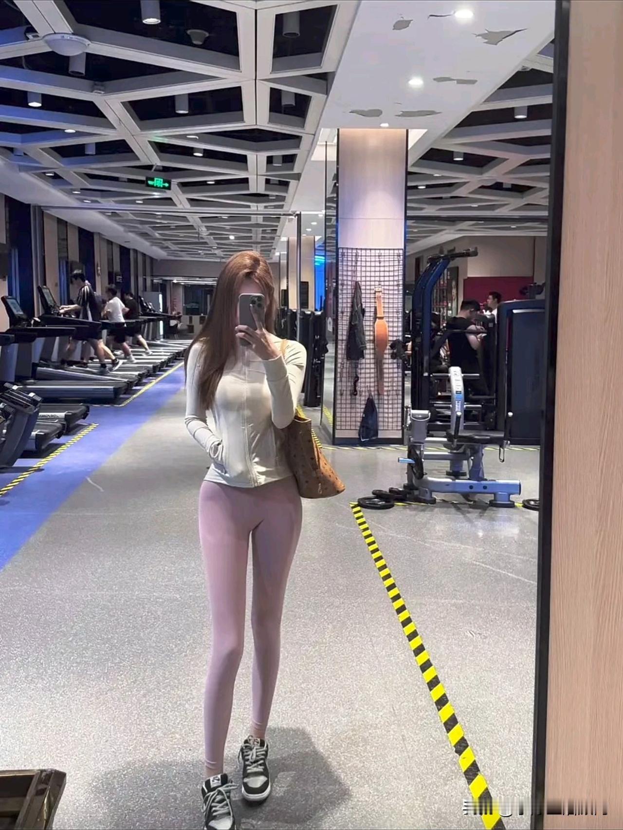 生活没有暂停键，但照片有这个年纪，不能浪费时间和自己