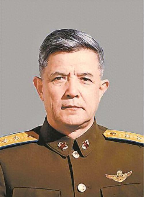 50年前毛主席在天安门遇见一位将军，得知其因伤病被撤职后表示极为不满：这实在太不