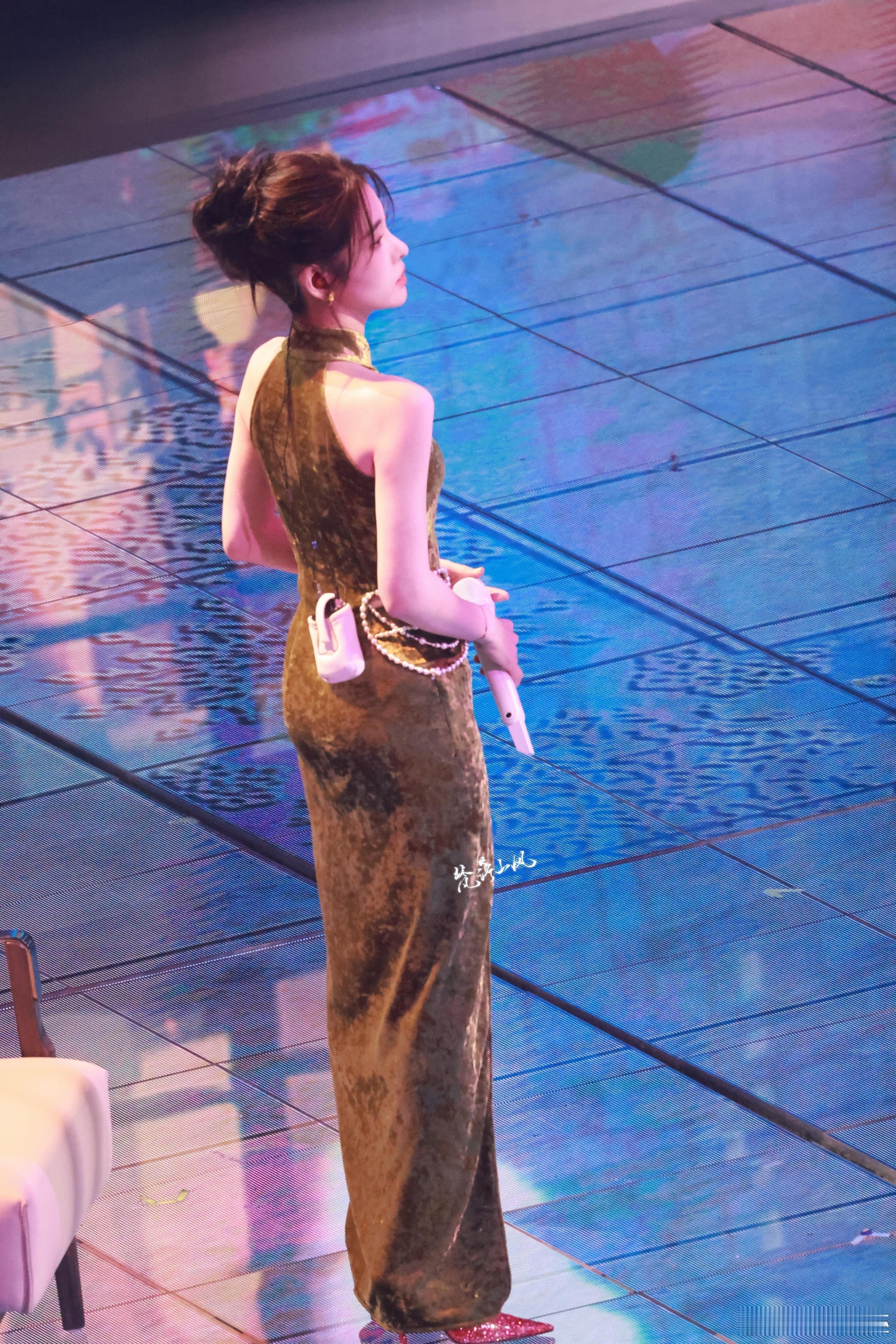 张碧晨庆功宴张碧晨舞台生图好美的妈咪