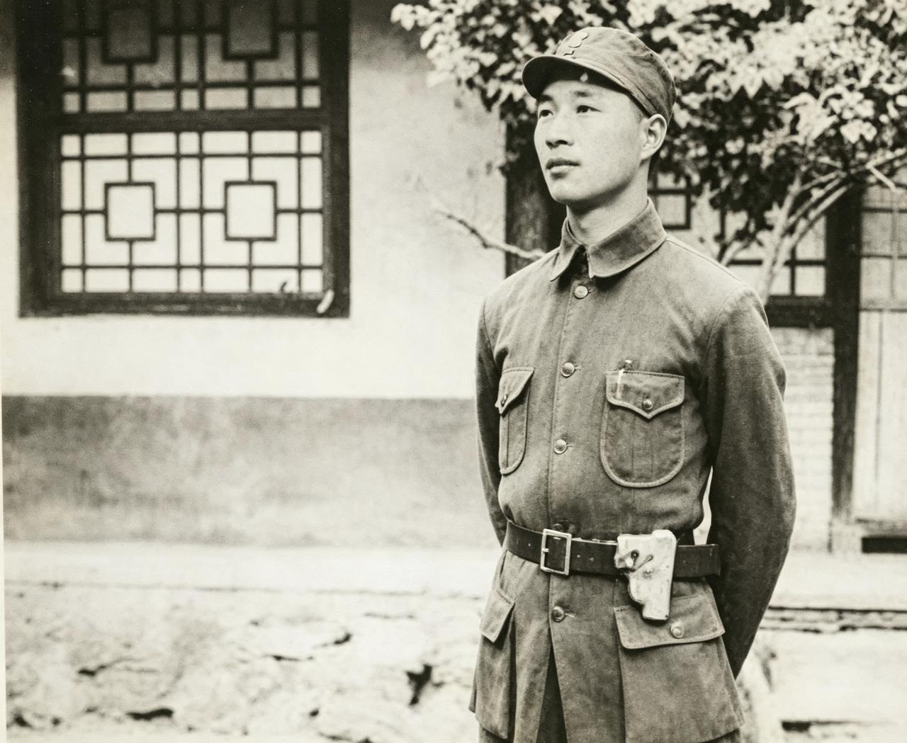 1938年8月，八路军晋察冀第五支队司令员赵侗秘密脱离了队伍，去了重庆，酿