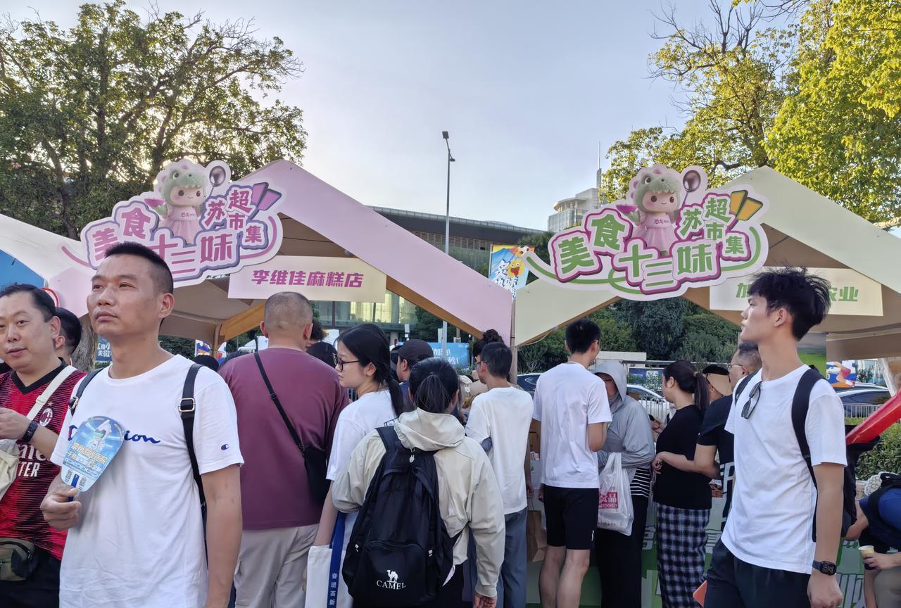 你们有没有发现？不管在地铁还是商场或者其他地方，现在穿裙子的人是越来越少了。就