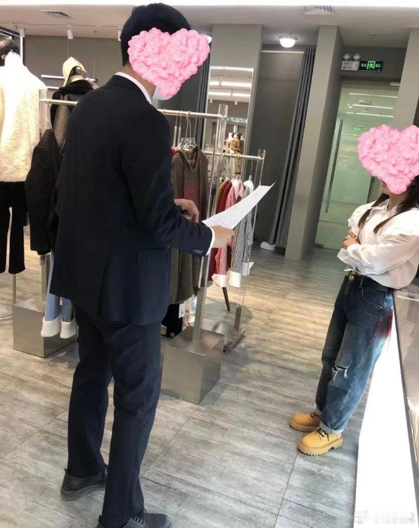 大学生因试衣服不买被店员语言攻击