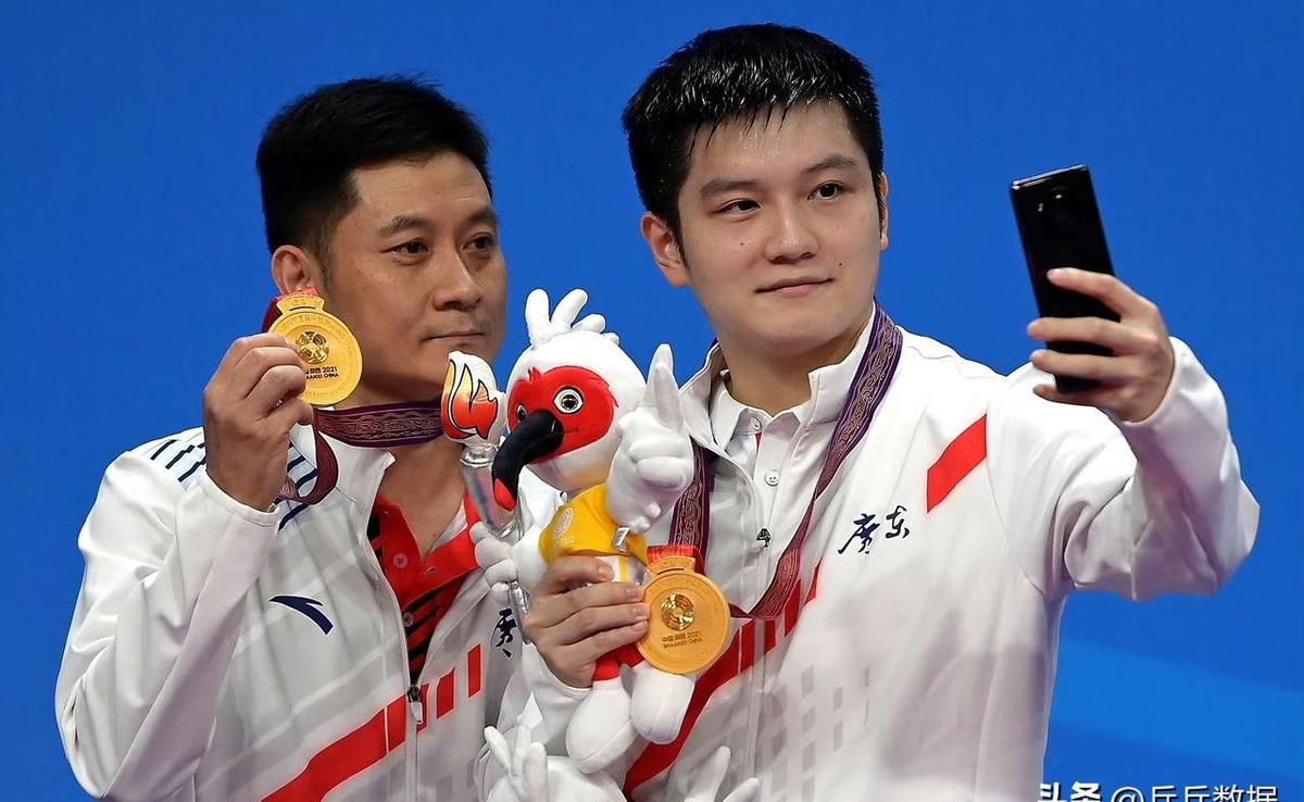 樊振东要卫冕了，王曼昱想三连冠。不是说说而已，是真刀真枪，八周封闭集训，胳膊伤