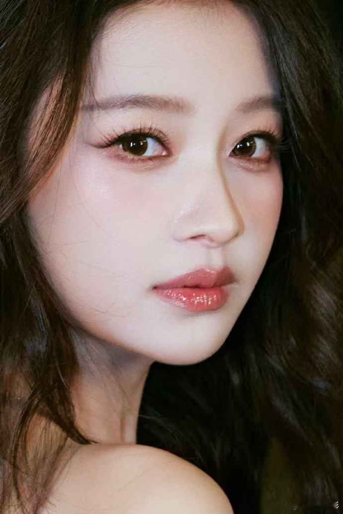 孙怡美我一大跳孙怡美的不知天地为何物了，咱们的姐姐也太好看了吧，真的是温柔