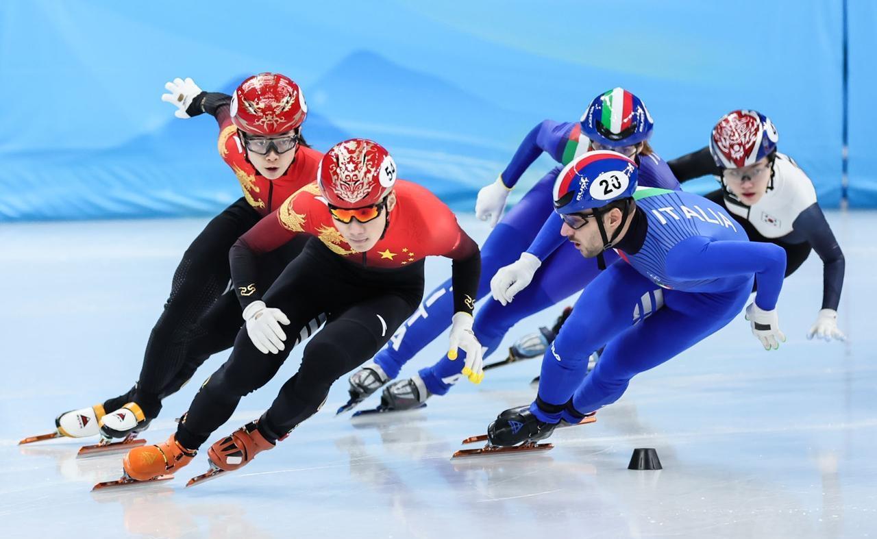 一个荷兰女孩，让整个中国短道速滑界，可能都要重新思考500米这个项目了。荷兰选