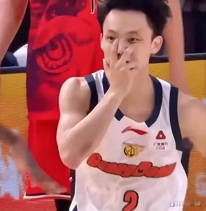 广东宏远客场战胜同省兄弟广州队，徐杰，萨姆纳等每人一句话点评，太贴切了。萨林杰