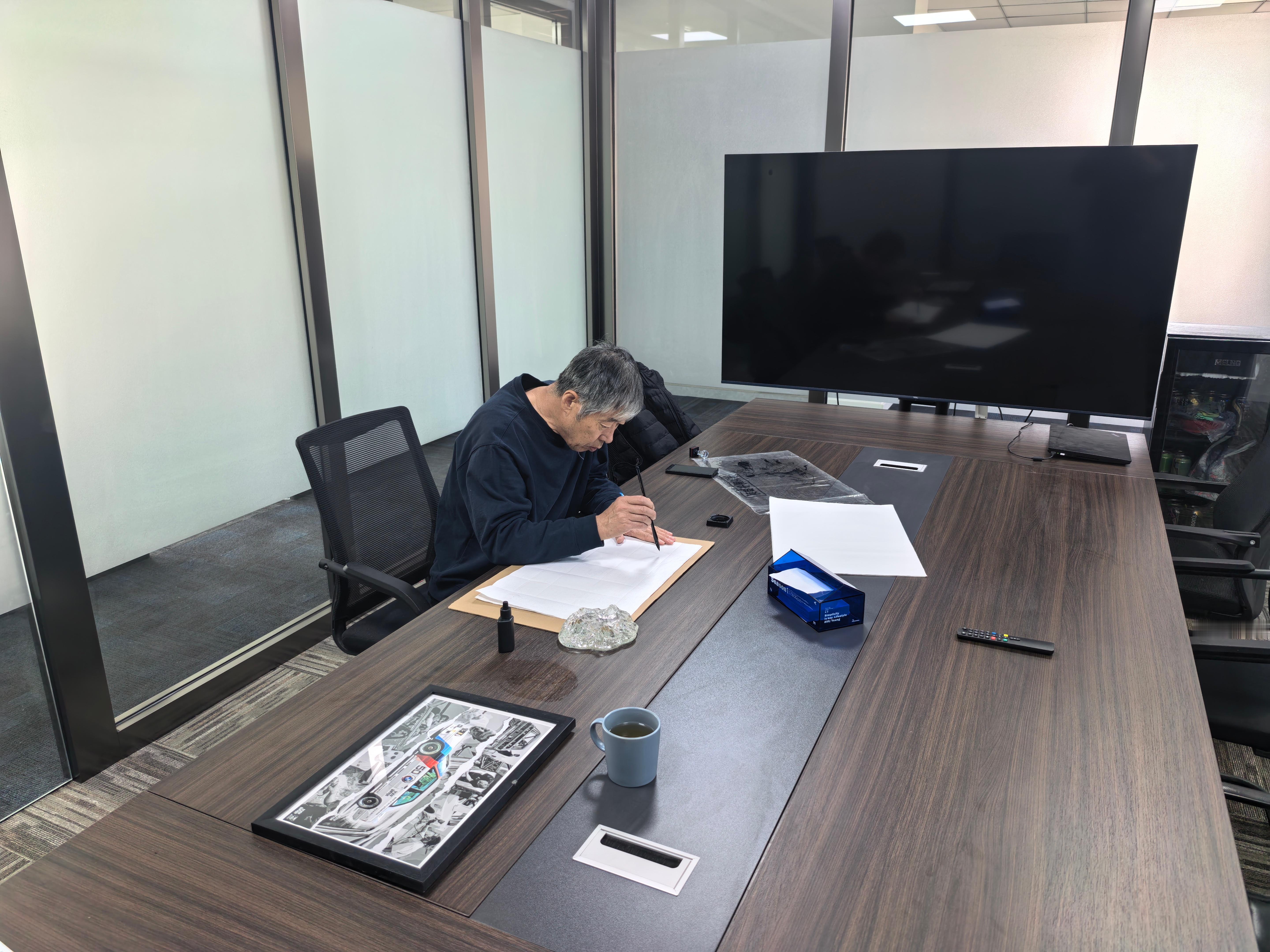 过几天要送台湾省女孩子一个礼物给我爸请出来写个字，就当我写的了​​​