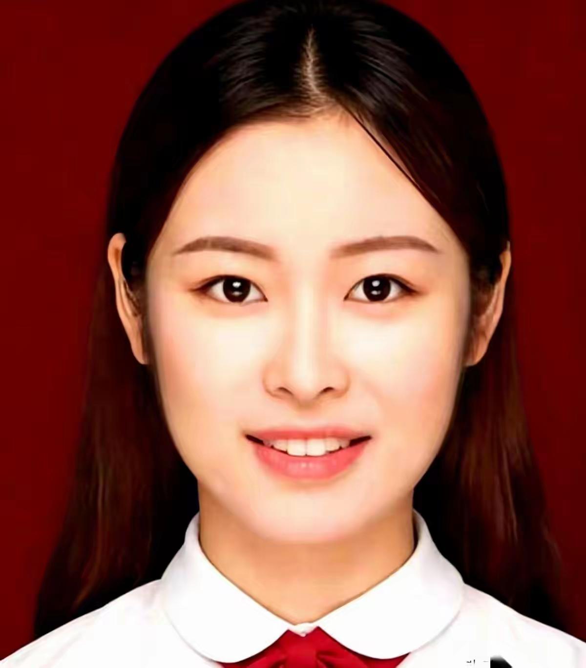 当所有毕业生都在忙着签大厂、留在广州拿高薪时，21岁的“文科状元”李莎，却在行李