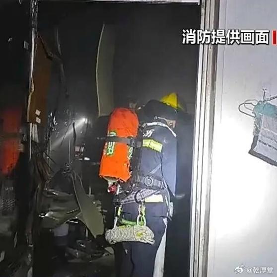 《一女子发现邻居家起火，报警后按要求上传起火视频，手机却跳出开屏广告，耽误1分钟，所幸消防员及时到场