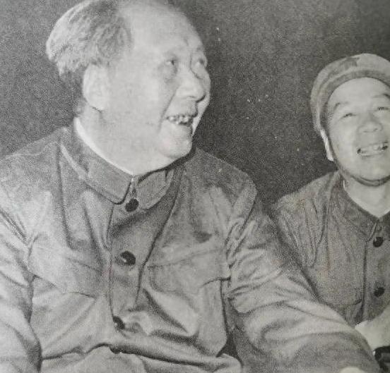 一生圆满的开国上将，毛主席四次请他吃饭，说：我是你最大的后台。开国上将当中，如果