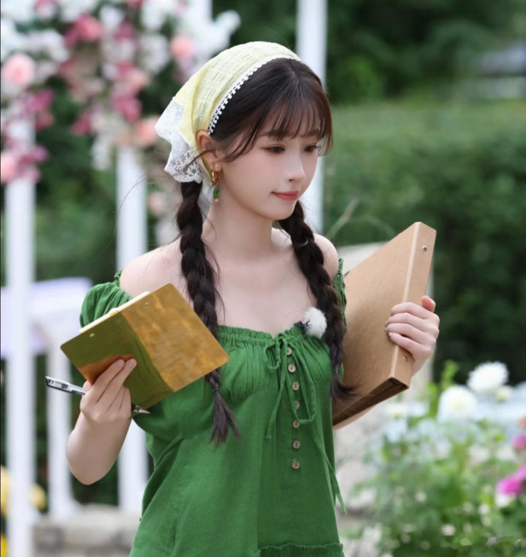#虞书欣#ysx#虞书欣凌妙妙#ysx#虞书欣#世界在坍塌，我们在相爱。​
