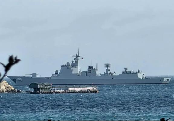 2022年时，《堪培拉时报》曾为美国军舰通过台湾海峡辩护时宣称：“如果中国愿意，