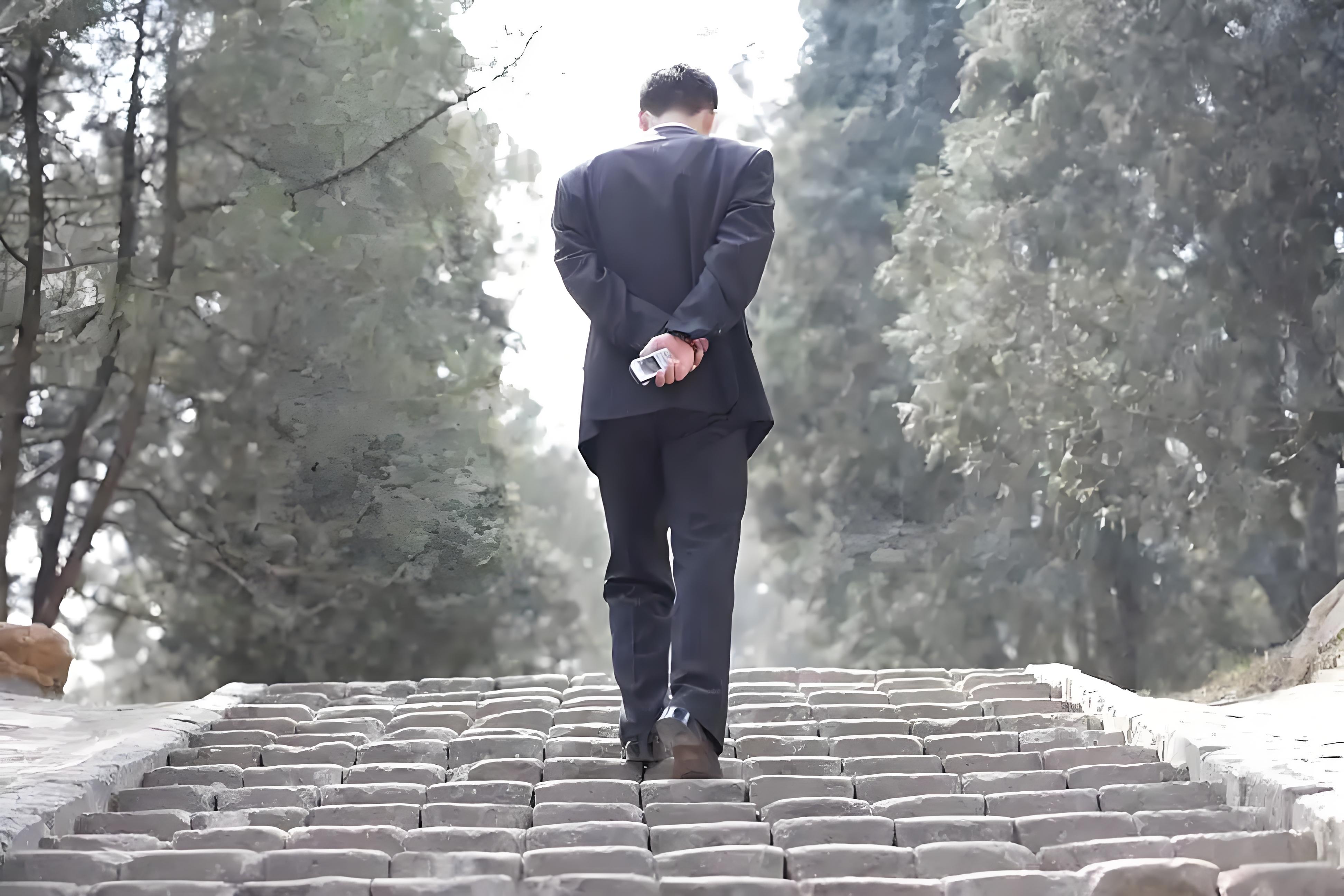 年入千万的老板，给中年失业者的15个忠告，句句扎心！1.别再迷信“勤劳能致
