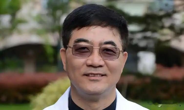 手术中突然跑掉？顶尖医生的“失态”，藏着最动人的医者仁心！2016年，上海