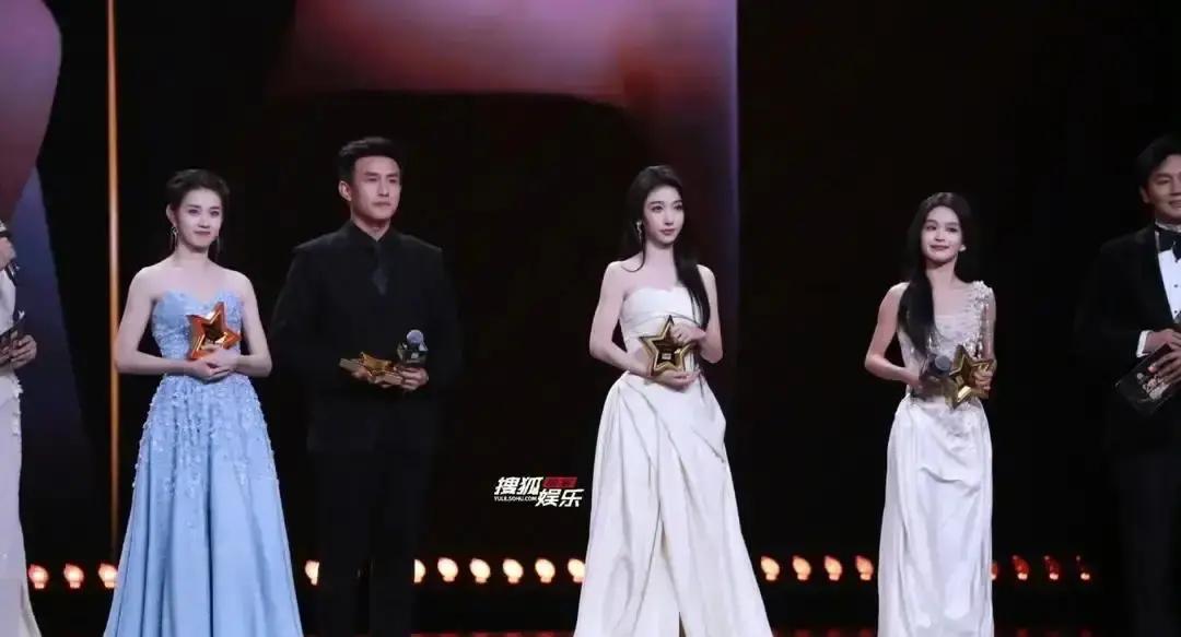 今年拿最佳演员的，不是电视剧，是微短剧。国剧盛典把年度品质演员奖，首次颁给