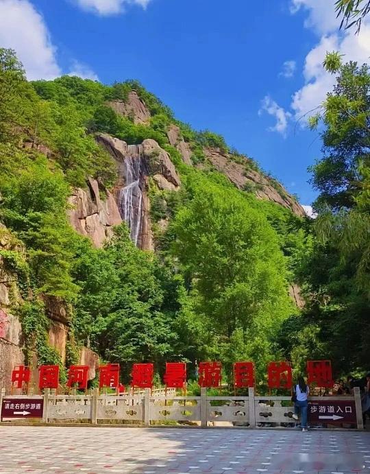 洛阳栾川天河大峡谷，冷门避暑宝藏地。整条峡谷顺着山泉延展，沿途怪石林立，林荫铺满